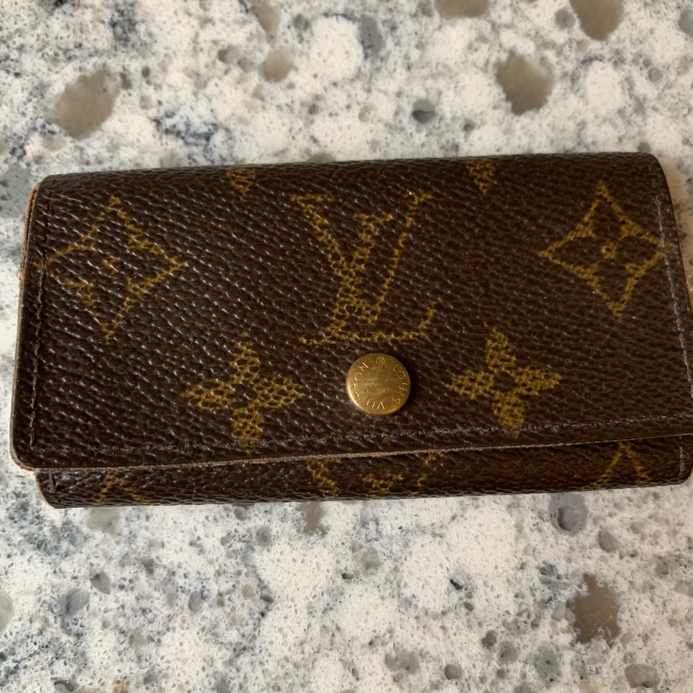 Louis Vuitton Monogram Key Holder in Brown and Gold